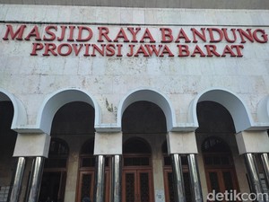 Masjid Raya Bandung Siapkan 1.000 Bungkus Daging Kurban untuk Umum