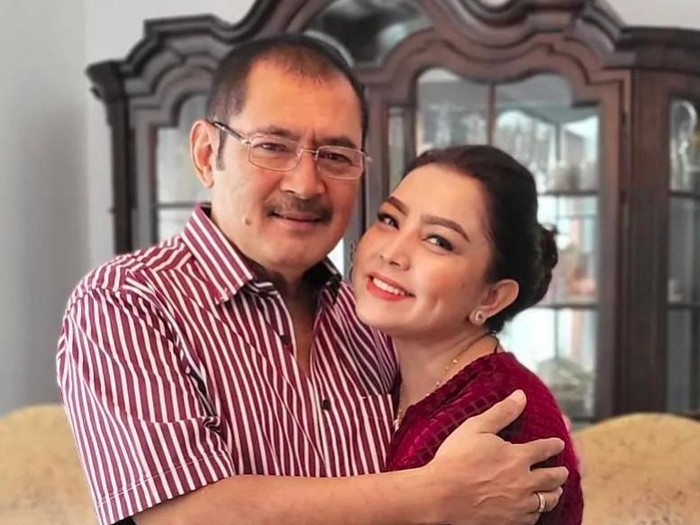 Mayangsari dan Bambang Trihatmodjo rayakan ulang tahun pernikahan.