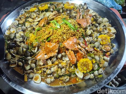 Mie Becek Seafood di Asahan