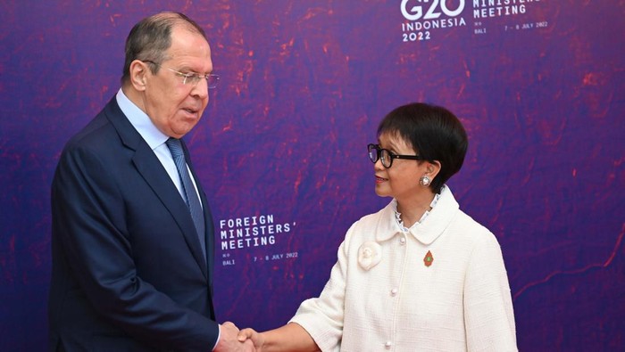 Menteri Luar Negeri Rusia Sergey Lavrov menghadiri Pertemuan Menteri Luar Negeri G20 di Nusa Dua, Bali, Jumat (8/7/2022). ANTARA FOTO/POOL/Sigid Kurniawan/rwa.