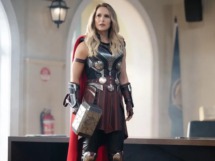 Natalie Portman di film Thor: Love and Thunder.