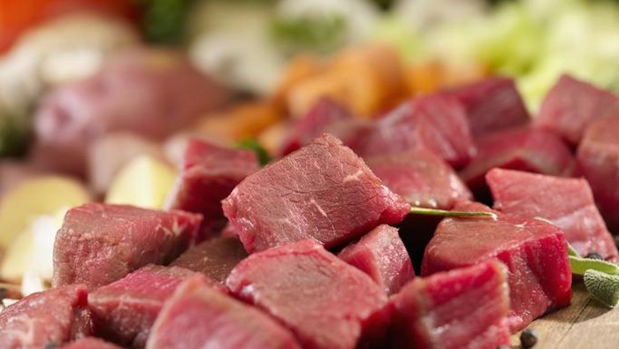 Bolehkah Membagikan Daging Kurban Kepada Non Muslim? Ini Kata MUI