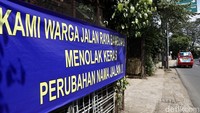 Beragam respons masyarakat mencuat seiring pergantian 22 nama jalan di Jakarta menjadi nama tokoh Betawi. Ada warga yang setuju dan sudah mengurus perubahan data administrasi.