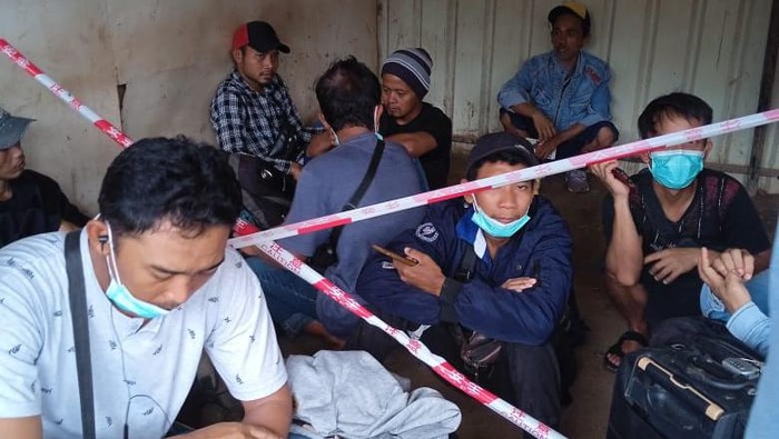 Pekerja asal Brebes terlunta-lunta di Maluku Utara, Kamis (8/7/2022).