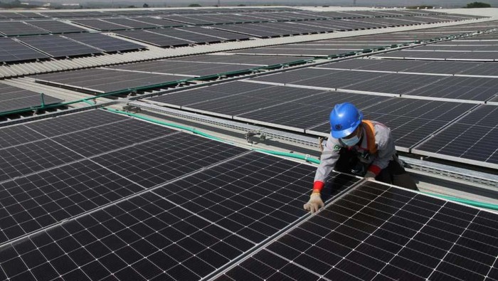 PLTS dengan kapasitas produksi 2,1 GWh ini terpasang di pabrik PT Sanghiang Perkasa, Cikampek. PLTS ini dipasang oleh Aruna PV dengan pembiayaan dari BNI.