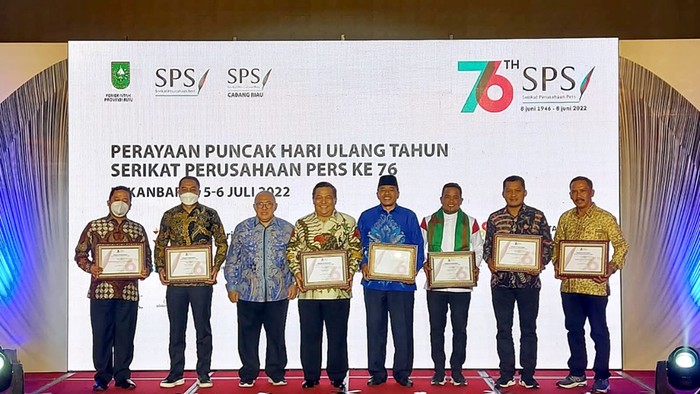 Pemkot Surabaya Raih Banyak Penghargaan