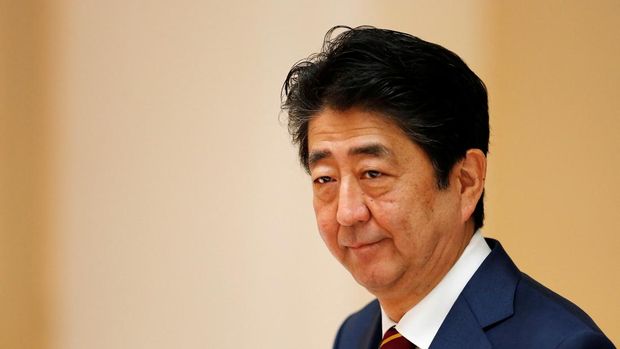 FILE PHOTO: Japan's Prime Minister Shinzo Abe attends the APEC Economic Leaders' Meeting in Danang, Vietnam November 11, 2017. REUTERS/Jorge Silva/File Photo