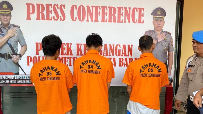 Polisi menangkap 3 pelaku pencurian handphone (HP) di Kembangan, Jakarta Barat (Jakbar). Ketiganya ditangkap dalam dua kasus berbeda. (dok Istimewa)