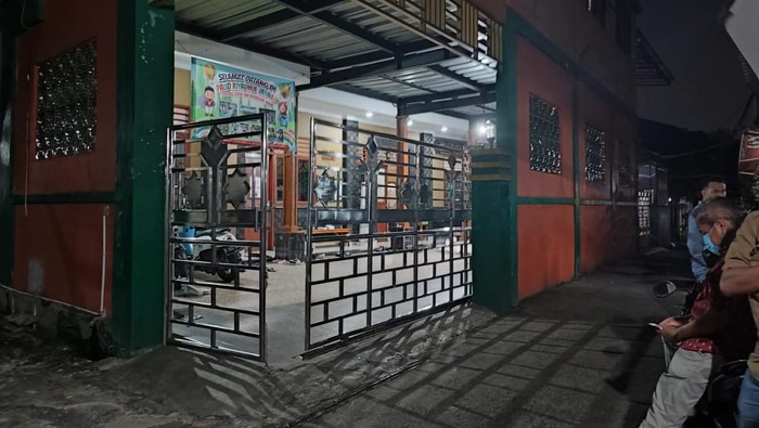 Ponpes Riyadhul Jannah Depok digeledah terkait kasus ustaz cabuli santriwati, Jumat (8/7/2022).