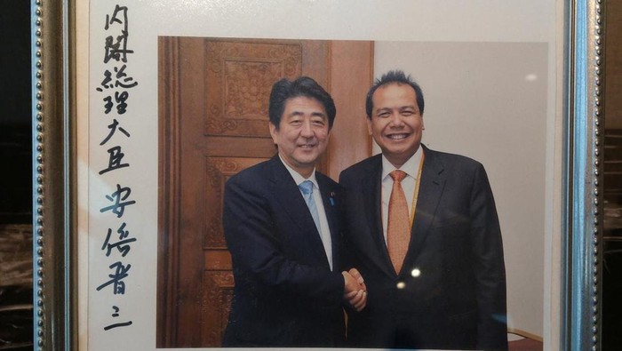 Potret Kebersamaan Chairul Tanjung dan Shinzo Abe dalam sebuah pertemuan di Bali (dok detikcom)