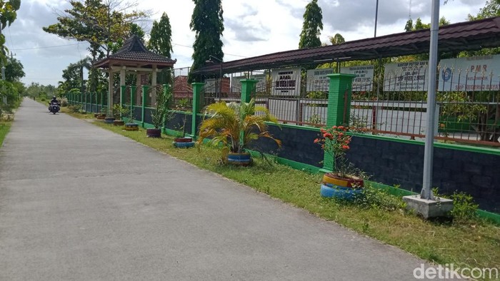 SMPN 2 Bayat Klaten yang berada di perbatasan dengan Gunung Kidul, DIY.