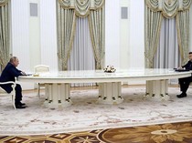 Putin-Macron Bicara via Telepon 2 Jam, Bahas Perang Ukraina hingga Nuklir Iran