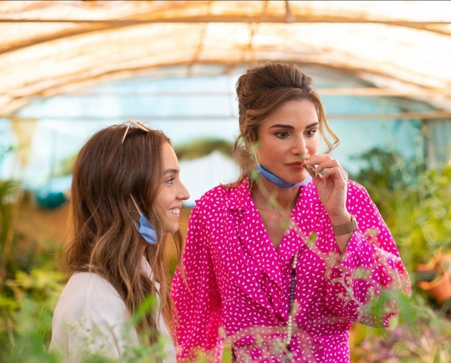 Sebagai penyuka olahraga, Putri Iman kerap mengajak para anak muda agar mau lebih banyak beraktivitas fisik. Sebab rutin bergerak dapat membantu memelihara kesehatan tubuh Foto: Instagram/@queenrania