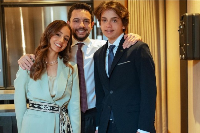 Keduanya diketahui sudah menjalin asmara sejak dua tahun lalu. Namun tidak diketahui kapan pastinya Putri Iman dan Jameel Thermiotis mulai berhubungan. Foto: Instagram/@queenrania