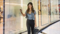 Kini Putri Valentina menjajal hosting di televisi. (Foto: dok. Putri Valentina)  