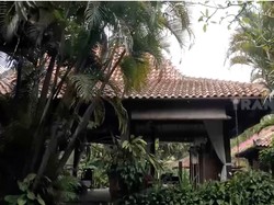 10 Potret Rumah Unik Christine Hakim, Ruang Makannya Berkonsep Warung