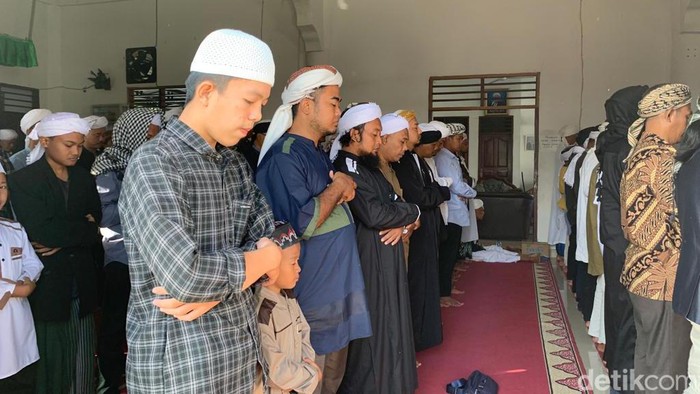 Salat Idul Adha Penuh Hikmat oleh Umat Tarekat Naqsabandiyah di Padang