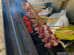Cara Membuat Sate Kambing Empuk dan Tidak Prengus dari Sate Pak Bustaman
