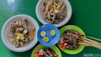 Makanan di sini dibanderol harga mulai dari Rp 50.000-an. Sate dan sop sumsum kambing memang paling pas dinikmati dengan nasi hangat. Foto: detikFood/Yenny Mustika Sari
