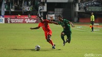 Namun hingga peluit panjang, skor tetap bertahan untuk keunggulan tim tamu Borneo FC. Hasil ini menjadi modal berharga pasukan Milomir Seslija untuk menghadapi leg kedua. Foto: Pius Erlangga/detikJateng