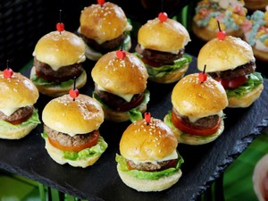 Seru! Brunch Bareng Si Kecil dengan Menu Buffet dan Area Bermain