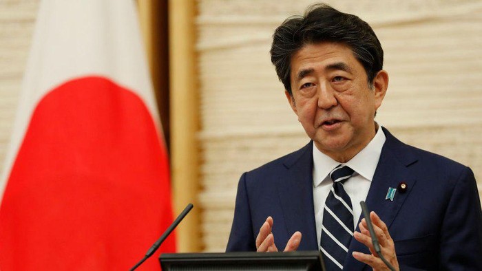 Shinzo Abe adalah mantan Perdana Menteri (PM) Jepang. Ia ditembak hari ini, Jumat (8/7/2022) dalam acara kampanye di wilayah Nara, Jepang Barat.