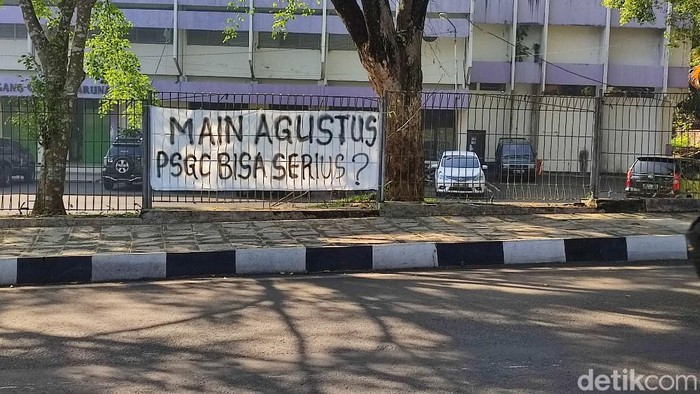 Spanduk sindiran untuk PSGC Ciamis.