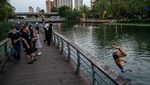 Sungai di Beijing Bersih Banget, Jadi Tempat Berenang dan Piknik