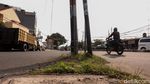 Tangsel Masih Punya Tiang Utilitas di Tengah Jalan, Gimana Nih?