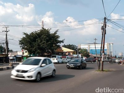 Tangsel Masih Punya Tiang Utilitas di Tengah Jalan, Gimana Nih?