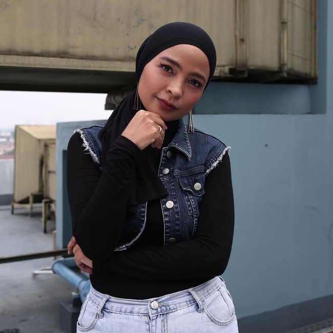 Potret Rumah Tantri Kotak, Homey Bergaya Industrialis tapi Elegan