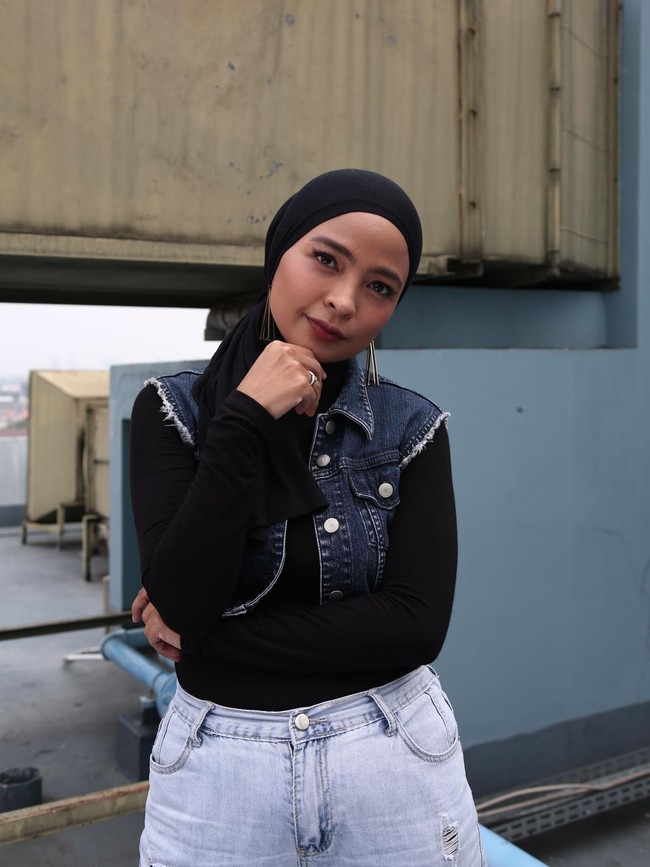Potret Rumah Tantri Kotak, Homey Bergaya Industrialis tapi Elegan
