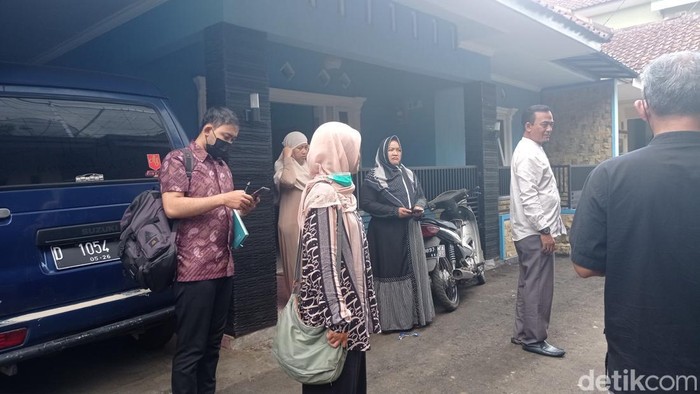 Tim KPAID Kota Tasikmalaya melakukan kunjungan ke rumah korban selamat.