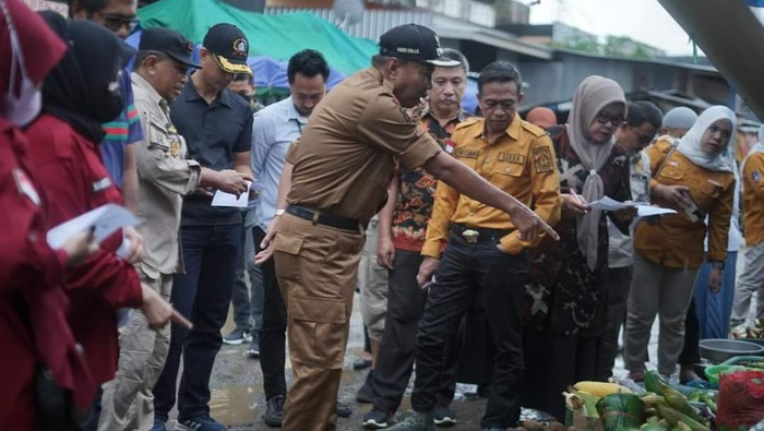 Wakil Bupati Bone Ambo Dalle pantau harga pangan jelang Idul Adha.
