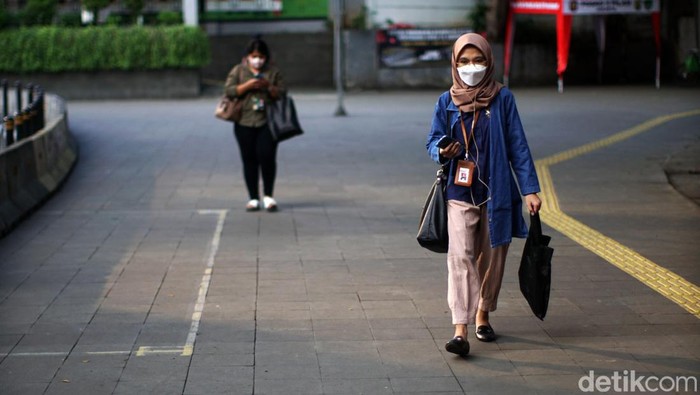 Waspada! Kasus Aktif COVID-19 RI Tembus 19 Ribu Kasus aktif COVID-19 di Indonesia menembus 19 ribu orang per Kamis (7/7/2022). Dari total tersebut, DKI Jakarta masih menjadi penyumbang kasus aktif COVID-19 terbanyak yakni pasien yang membutuhkan perawatan di RS maupun isolasi.