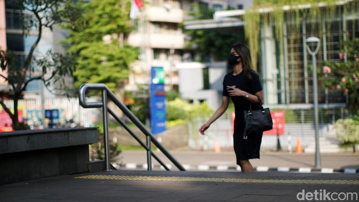 Kasus aktif COVID-19 di Indonesia menembus 19 ribu orang per Kamis (7/7/2022). Dari total tersebut, DKI Jakarta masih menjadi penyumbang kasus aktif COVID-19 terbanyak yakni pasien yang membutuhkan perawatan di RS maupun isolasi.