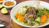 Satu lagi resep daging sapi yang bisa dicoba, sop iga sapi khas betawi yang kuahnya bening segar. Tambahan sayuran membuat hidangan ini bernutrisi dan cocok dikonsumsi si kecil. Lihat resep lengkapnya di sini. Foto: iStock 