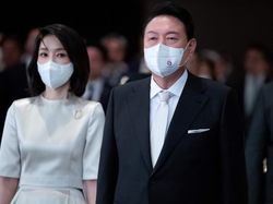 Potret Istri Presiden Korsel Kim Keon Hee yang Dipuji Netizen Dunia