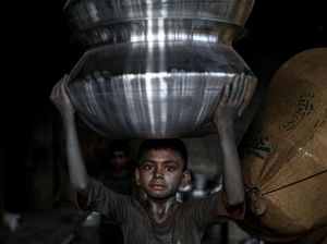 Potret Pilu Pekerja Anak di Bangladesh