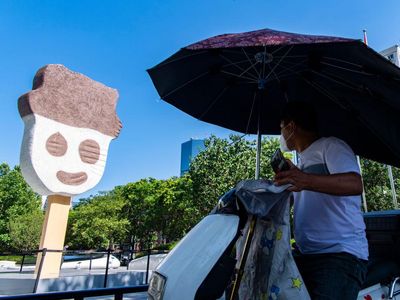 Es Krim Raksasa Tiba-tiba Muncul di China
