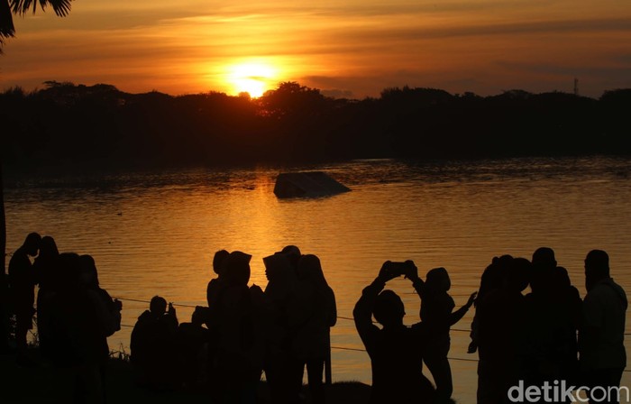 Berburu senja di Telaga Ngipik, Gresik Berburu senja di Telaga Ngipik, Gresik