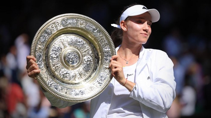 LONDON, ENGLAND - JULY 09: Elena Rybakina (KAZ) poses with the Venus Rosewater Dish trophy after her victory over Ons Jabeur (TUN) in the Ladies Singles Final during day thirteen of The Championships Wimbledon 2022 at All England Lawn Tennis and Croquet Club on July 9, 2022 in London, England. (Photo by Simon Stacpoole/Offside/Offside via Getty Images)