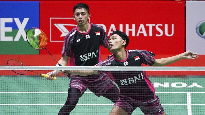 Indonesias Fajar Alfian, front, and Muhammad Rian Ardianto plays a shot against Malaysias Aaron Chia and Soh Wooi Yik during their mens doubles semifinal match at the Malaysia Masters badminton tournament at Bukit Jalil Axiata Arena in Kuala Lumpur, Malaysia, Saturday, July 9, 2022. (AP Photo/Kien Huo)