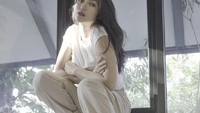 Menikah dengan Vincent Verhaag, Jessica Iskandar dikaruniai seorang anak laki-laki. Bayi yang dikenal dengan nama Baby Don ini adalah anak keduanya. Foto: Instagram/inijedar
