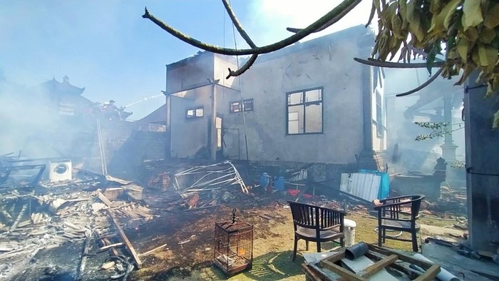 Rumah tempat tinggal warga di Kelurahan Dauhwaru, Jembrana Bali, hangus terbakar, Sabtu (9/7/2022)