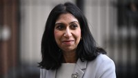 Seorang jaksa agung Suella Braverman sukses mendapatkan reputasi sebagai garis keras Brexit ketika dia mengundurkan diri dari peran itu dan berulang kali memberikan suara di Parlemen menentang kesepakatan Brexit yang coba dilakukan mantan PM Theresa May dengan Uni Eropa. Selama tampil di televisi pada Rabu (6/7) malam waktu setempat, dia adalah menteri pertama yang bersikeras secara terbuka bahwa Johnson harus mengundurkan diri. Dia pun mengatakan dirinya berencana untuk mencalonkan diri sebagai pemimpin Partai Konservatif dalam pemilihan mendatang.