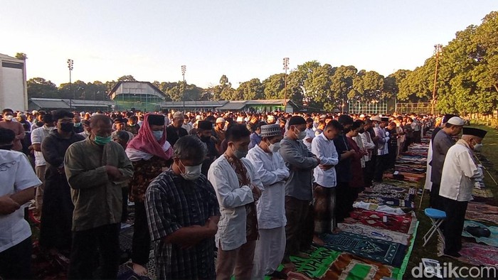 Jemaah Muhammadiyah Bandung laksanakan salat iduladha 1443 H di Lapangan Lodaya, Sabtu (9/7/2022)