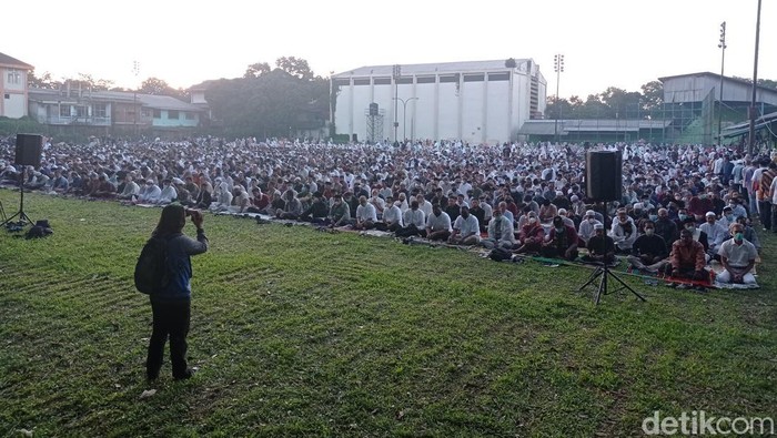 Jemaah Muhammadiyah Bandung laksanakan salat iduladha 1443 H di Lapangan Lodaya, Sabtu (9/7/2022)