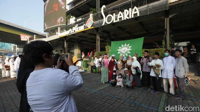 Jemaah Muhammadiyah Bekasi Gelar Salat Idul Adha di Cyber Park Jemaah Muhammadiyah melaksanakan sholat Idul Adha di Parkiran Bekasi Cyber Park, Kota Bekasi, Jawa Barat, Sabtu (9/7/2022).