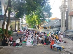 Jemaah Muhammadiyah Denpasar melaksanakan salat Idul Adha di Masjid Muhammad, Jalan Imam Bonjol, Denpasar, Sabtu (9/7/2022). Foto: Triwidiyanti